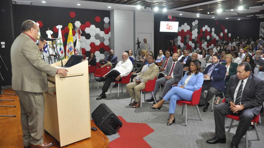 Estudiantes dominicanos presentan más de 100 proyectos de ciencia y tecnología en congreso