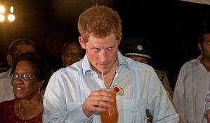 El día que el príncipe Harry llevó una chacabana de una marca dominicana