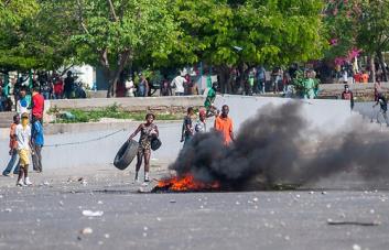 Haití: Puerto Príncipe amanece con sus calles aún barricadas
