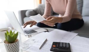 Los precios de gastos de consumo personal, claves para la Fed, subieron el 2.6 % en 2023