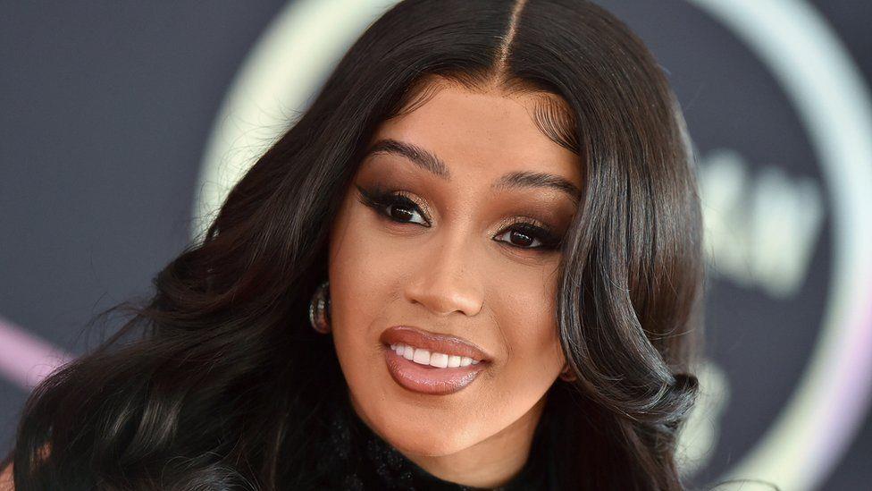 Cardi B se declara culpable de dos delitos menores y evita ir a la cárcel