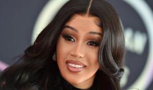 Cardi B, libre de cargos tras arrojar micrófono a fanático
