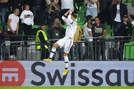 Cristiano anota su 1er tanto en Europa League; United gana