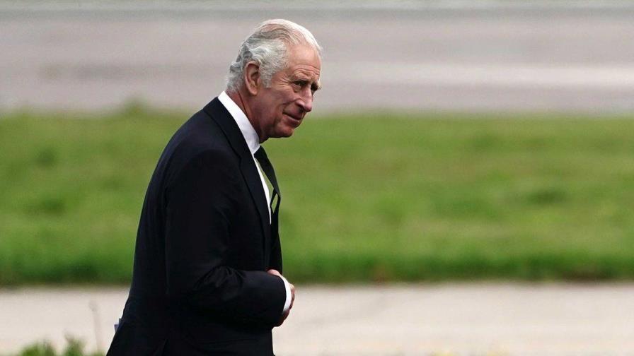 Carlos III descansa en su residencia privada antes del funeral de su madre