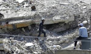 Rescatan a infante de edificio que se desplom&oacute; en Jordania