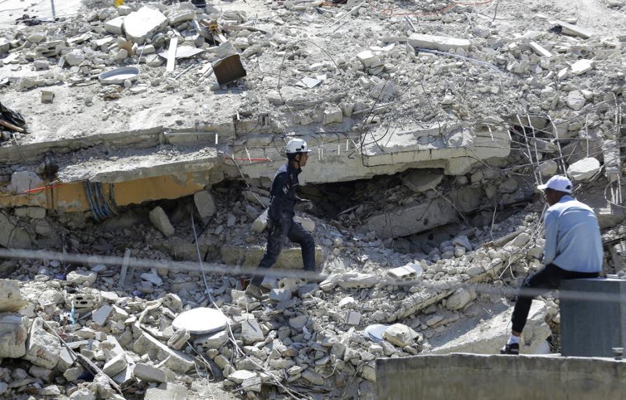 Rescatan a infante de edificio que se desplomó en Jordania