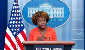 Traslado de migrantes es vergonzoso y cruel, dice la Casa Blanca