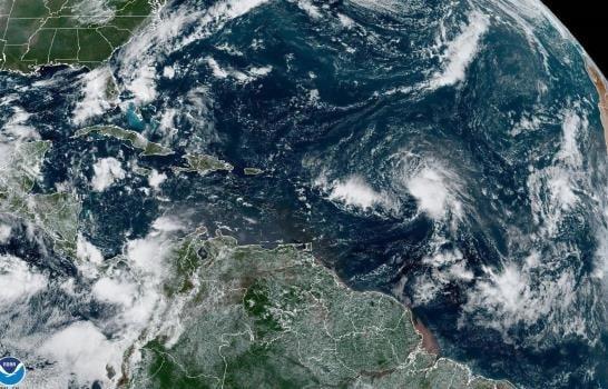 Tormenta Fiona avanza hacia las Antillas Menores; Puerto Rico y La Española bajo advertencia