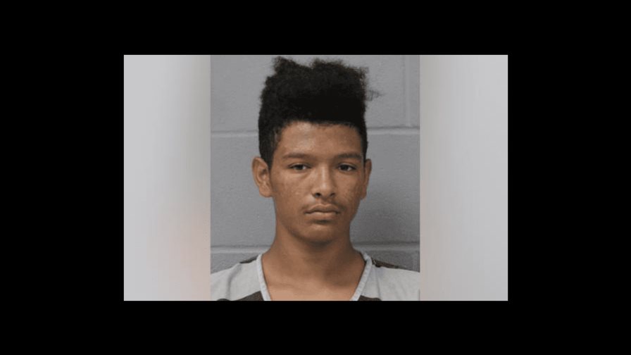 Joven de 17 años arrestado en Austin por atropellar a minusválido y darse a la fuga
