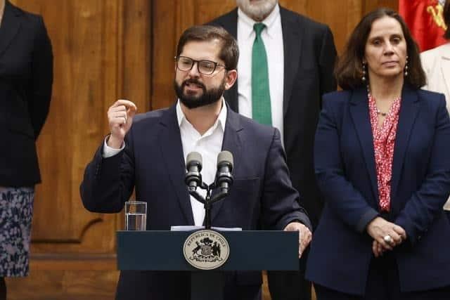 Se desploma aprobación de la gestión del presidente de Chile, Gabriel Boric