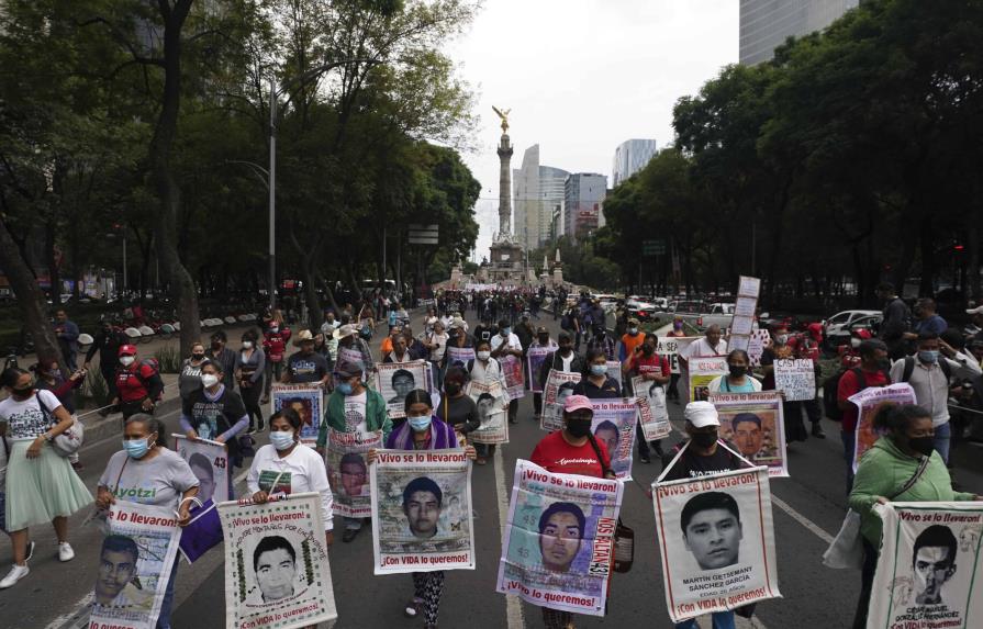 Detienen a general y otros tres militares  militares por caso Ayotzinapa