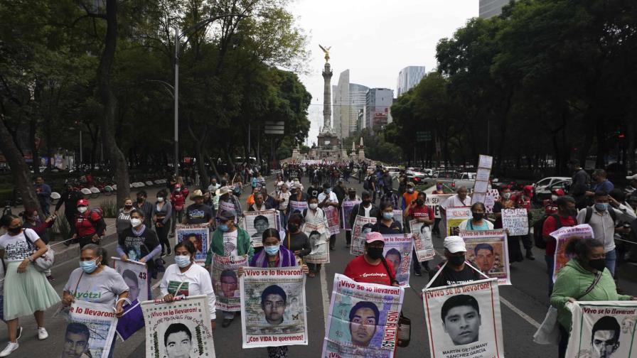 Detienen a general y otros tres militares  militares por caso Ayotzinapa