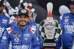 Larson extiende contrato por tres años con Hendrick en NASCAR Larson extiende contrato por tres años con Hendrick en NASCAR