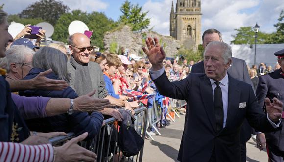 Carlos III concluye en Gales su gira por las cuatro naciones británicas