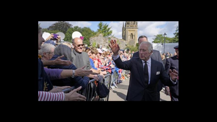 Carlos III concluye en Gales su gira por las cuatro naciones británicas