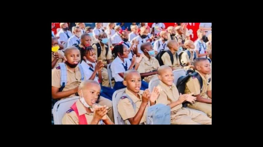 Ministra de Educación y embajadora dominicana inauguran año escolar en Jamaica