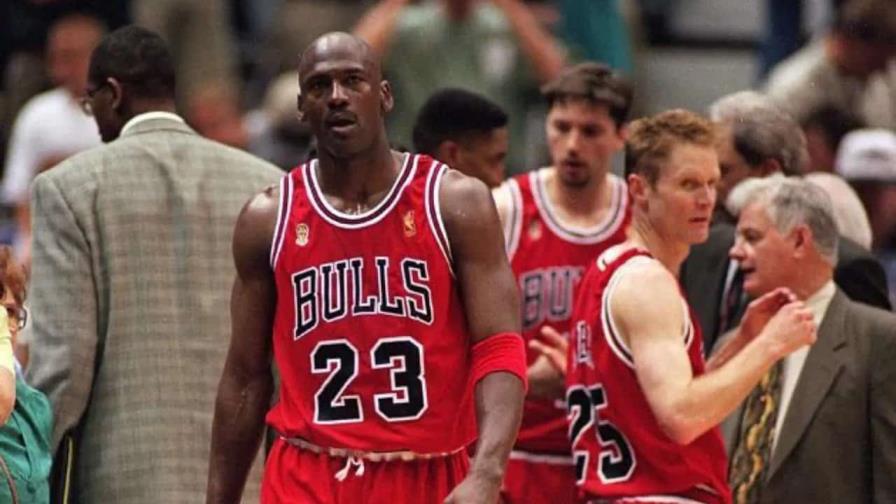 Una camiseta de Jordan es subastada por un récord de 10,1 millones de dólares