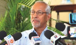 Ministro de Educación garantiza que ningún estudiante quedará fuera de las aulas