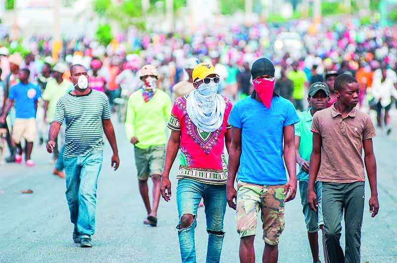 Haití a la deriva: países cierran sus embajadas mientras las calles arden