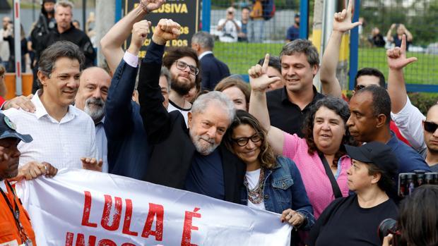 Lula mantiene ventaja sobre Bolsonaro en carrera presidencial, según sondeo