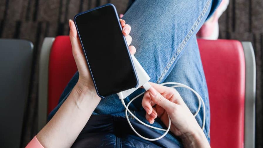 ¿Por qué no deberías cargar tu celular en el aeropuerto? ¿Por qué no deberías cargar tu celular en el aeropuerto?