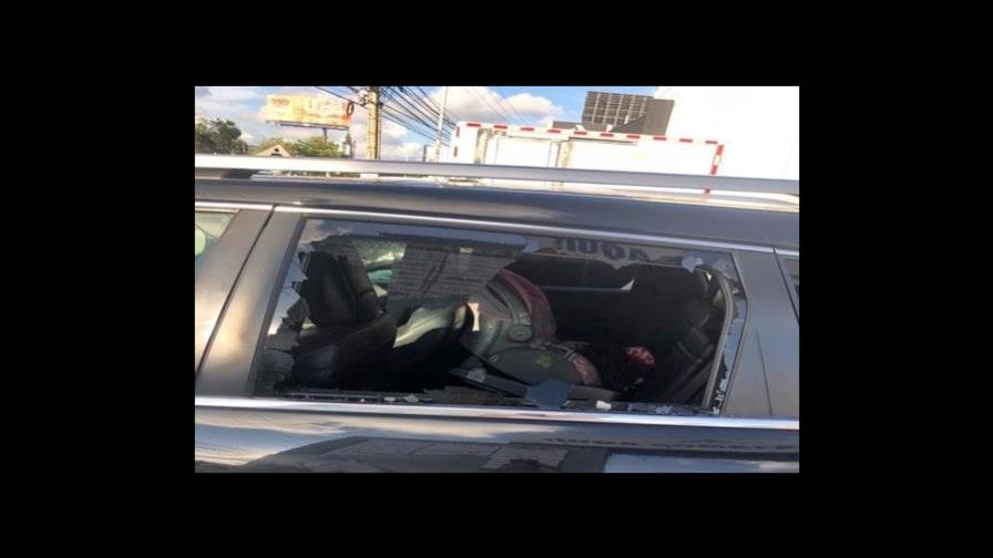 Hombre que apedreaba vehículos en la 27 de Febrero padece trastorno psicótico