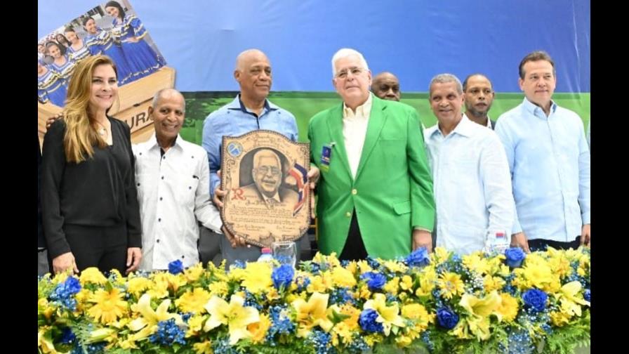 Personalidades destacan labor del club Mauricio Báez