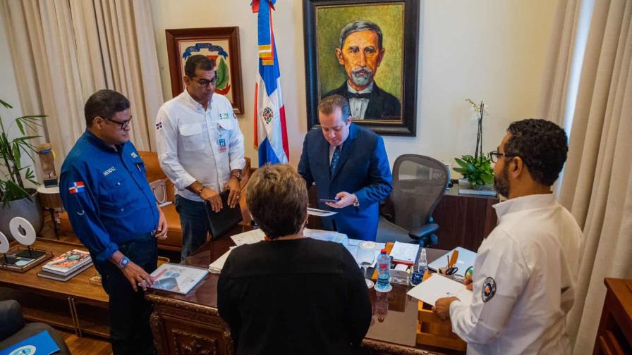 Gobierno se prepara ante amenaza de Fiona