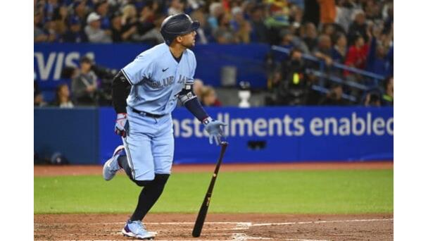 Azulejos ganan 6-3 a Orioles con jonrones de Chapman y Springer