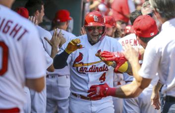 VIDEO | Molina pega jonrón; Pujols se va sin hit; Cardenales ganan