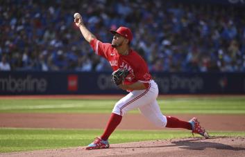 VIDEO | Dominicano Tapia empuja tres; Berríos y Azulejos vencen a Orioles