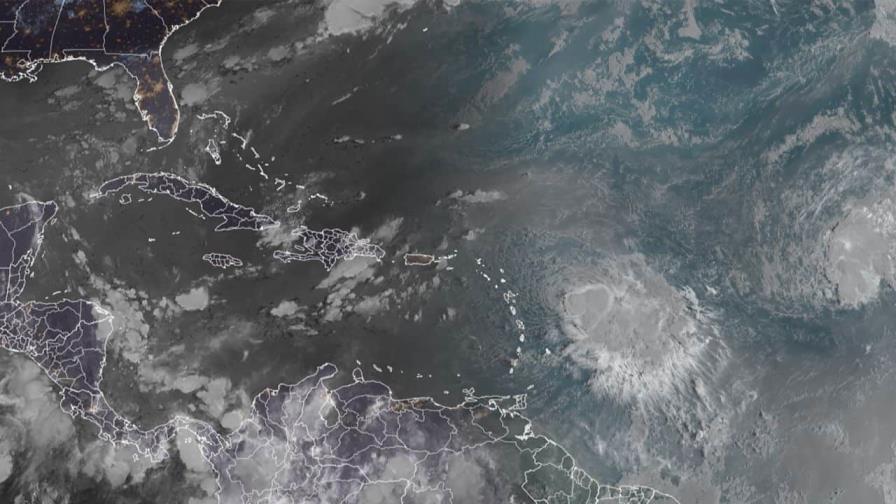Emiten aviso de huracán para Puerto Rico y advierten inundaciones