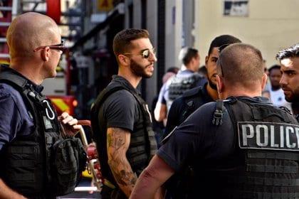 Atacan policías en una operación de narcotráfico en Marsella, Francia