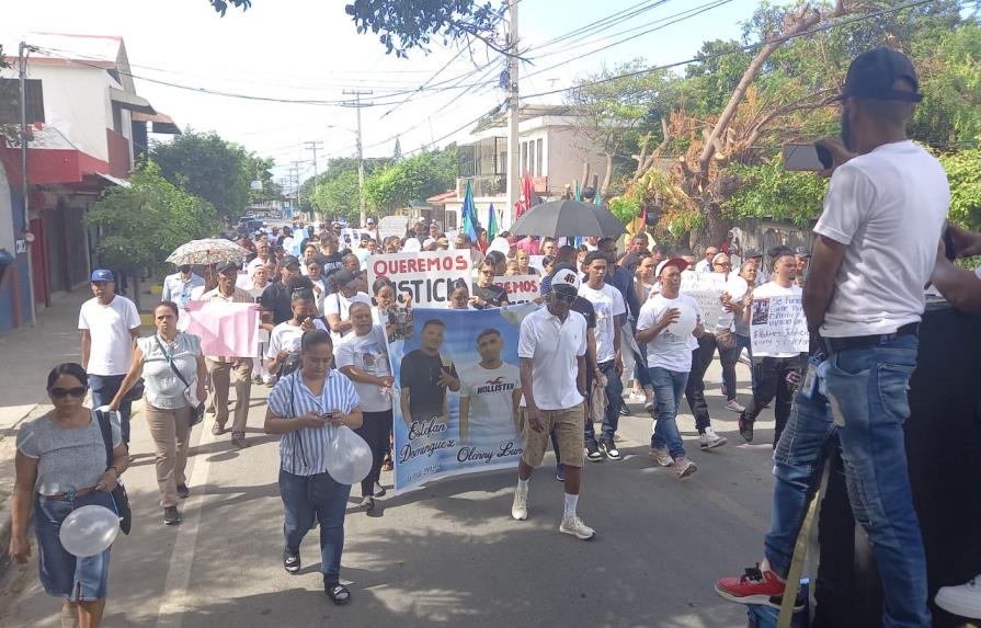 Santiago: realizan marcha para pedir justicia por muerte de dos jóvenes de Navarrete