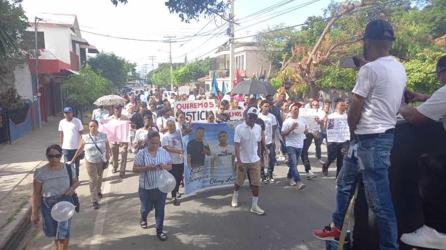 Santiago: realizan marcha para pedir justicia por muerte de dos jóvenes de Navarrete Santiago: realizan marcha para pedir justicia por muerte de dos jóvenes de Navarrete