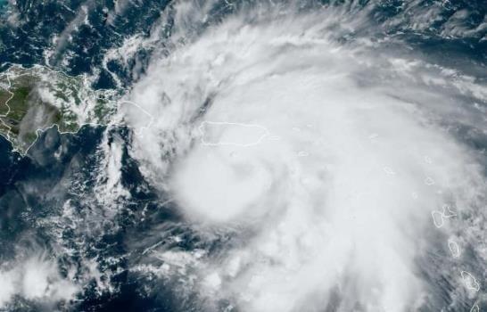 Fiona se convierte en huracán mientras se acerca a  Puerto Rico y República Dominicana
