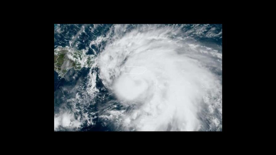 Fiona se convierte en huracán mientras se acerca a  Puerto Rico y República Dominicana