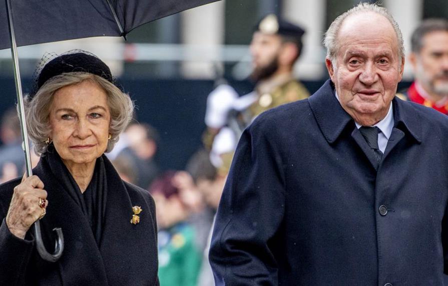 Juan Carlos I y Sofía acuden a la recepción de Carlos III