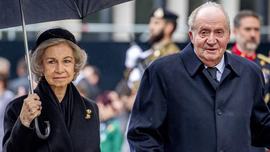 Juan Carlos I y Sofía acuden a la recepción de Carlos III Juan Carlos I y Sofía acuden a la recepción de Carlos III