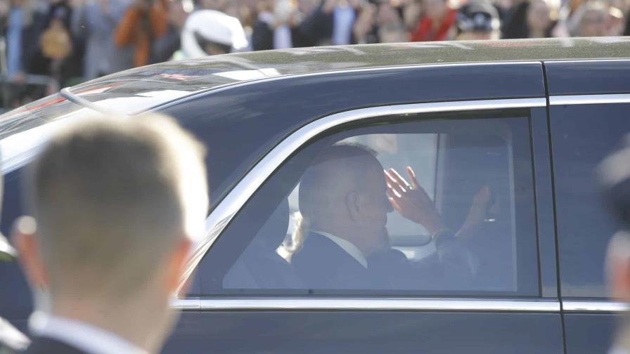 Biden rinde respeto a Isabel II en su capilla ardiente
