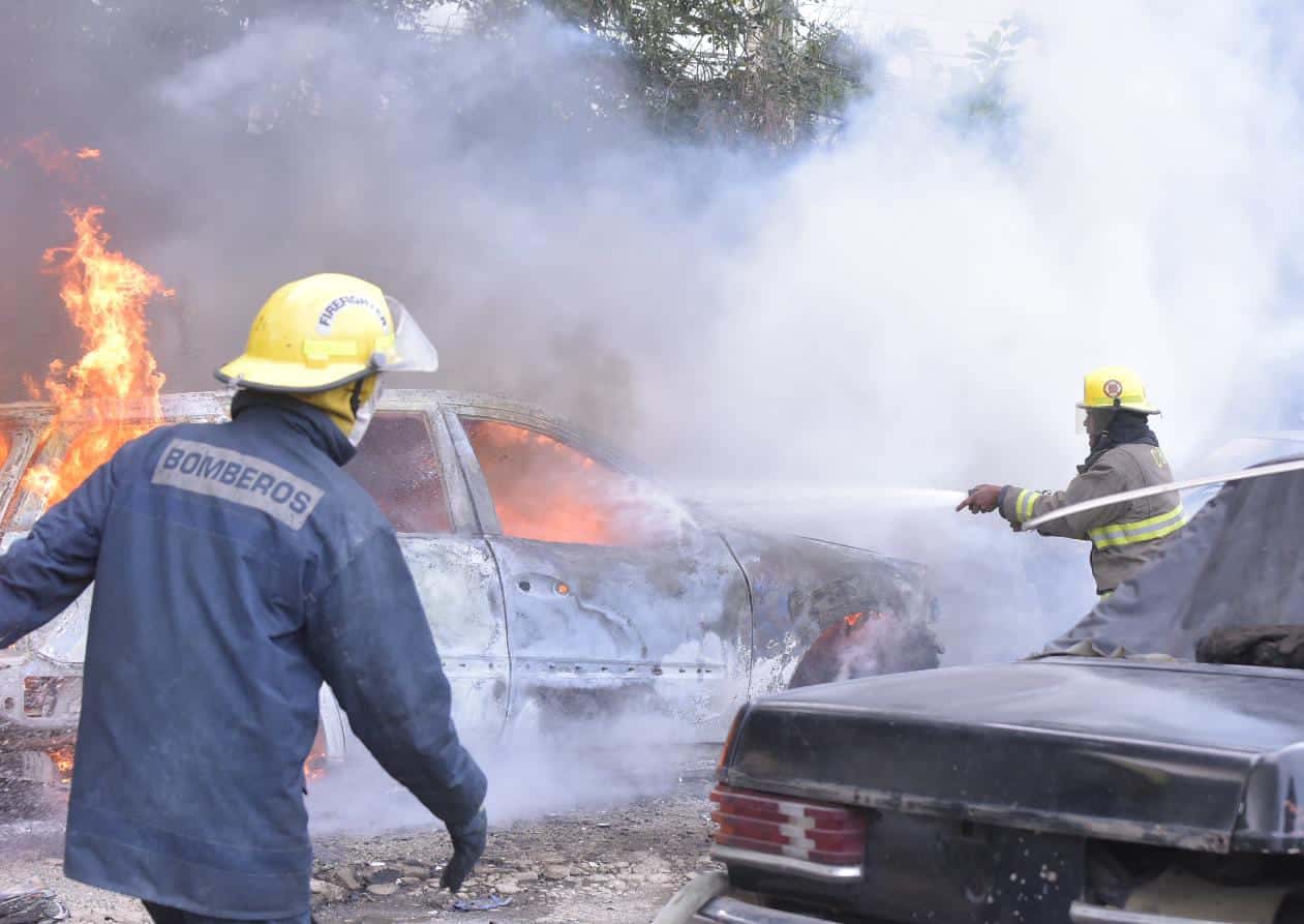 El Cuerpo de Bomberos del Distrito Nacional ocurrió rápidamente al lugar.&nbsp;