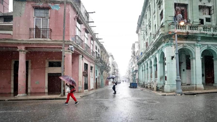 Cuba vigila la trayectoria de la tormenta tropical Fiona