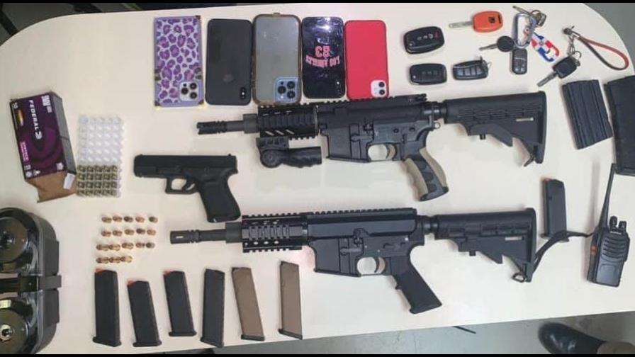 Incautan armas de fuego de alto calibre en allanamientos en Santiago