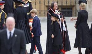 Los príncipes Jorge y Carlota asisten al funeral de Isabel II