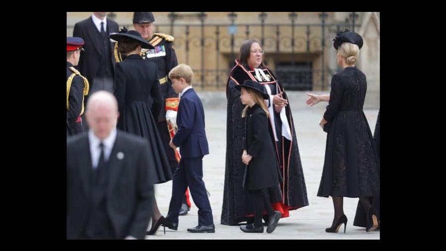 Los príncipes Jorge y Carlota asisten al funeral de Isabel II