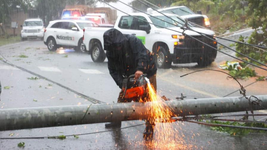 Empiezan a restablecer lentamente el servicio eléctrico en Puerto Rico