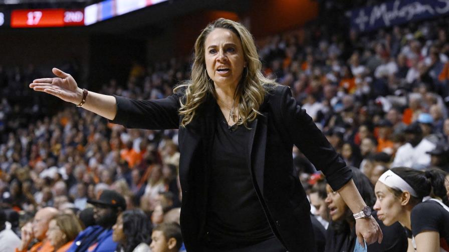 Hammon lleva a Las Vegas Aces a su primer título de la WNBA Hammon lleva a Las Vegas Aces a su primer título de la WNBA