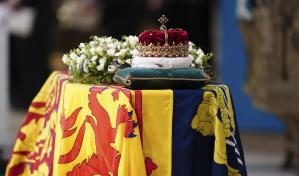 La reina Isabel II es enterrada junto al duque de Edimburgo en Windsor