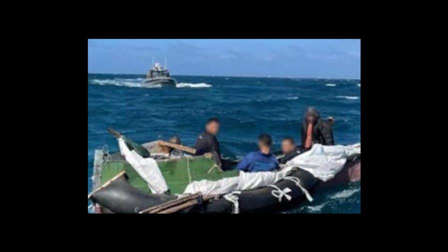 Detienen a 26 cubanos, entre ellos 6 niños, al desembarcar en cayo de Florida
