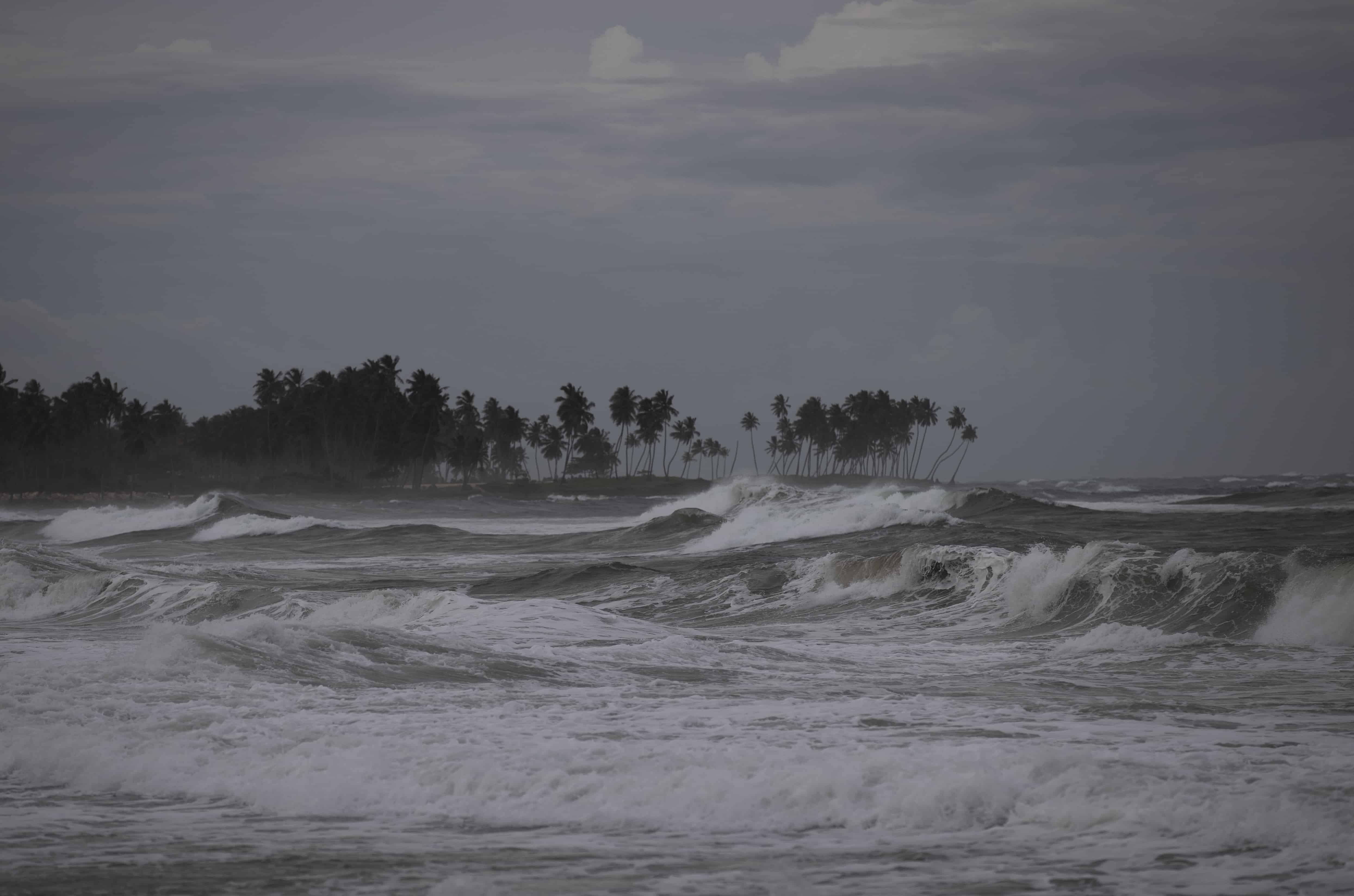 Fuerte oleaje se registró en Nagua tras el paso del huracán Fiona por República Dominicana.